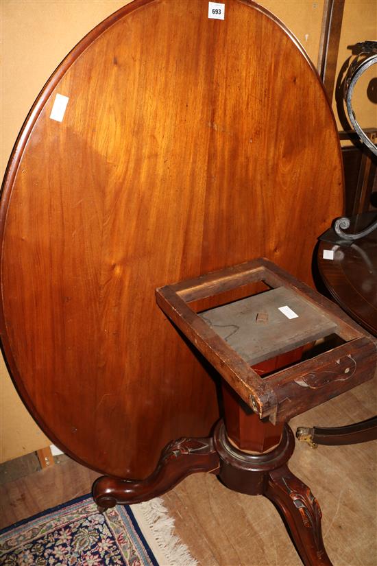 Victorian mahogany oval loo table(-)